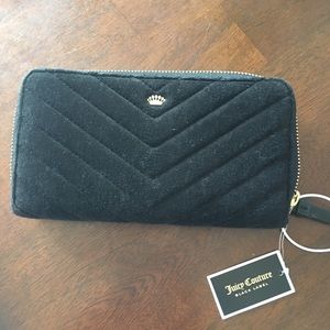 Juicy couture zip around wallet